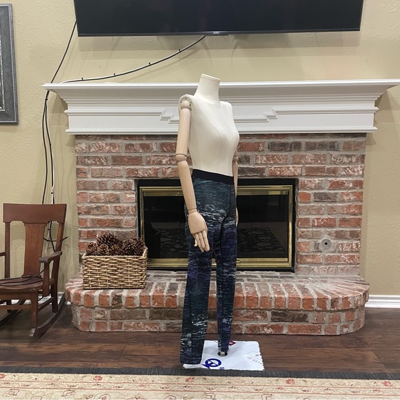 Nike abstract Dri-Fit black and blue leggings / M / Excellent condition - Picture 11 of 15